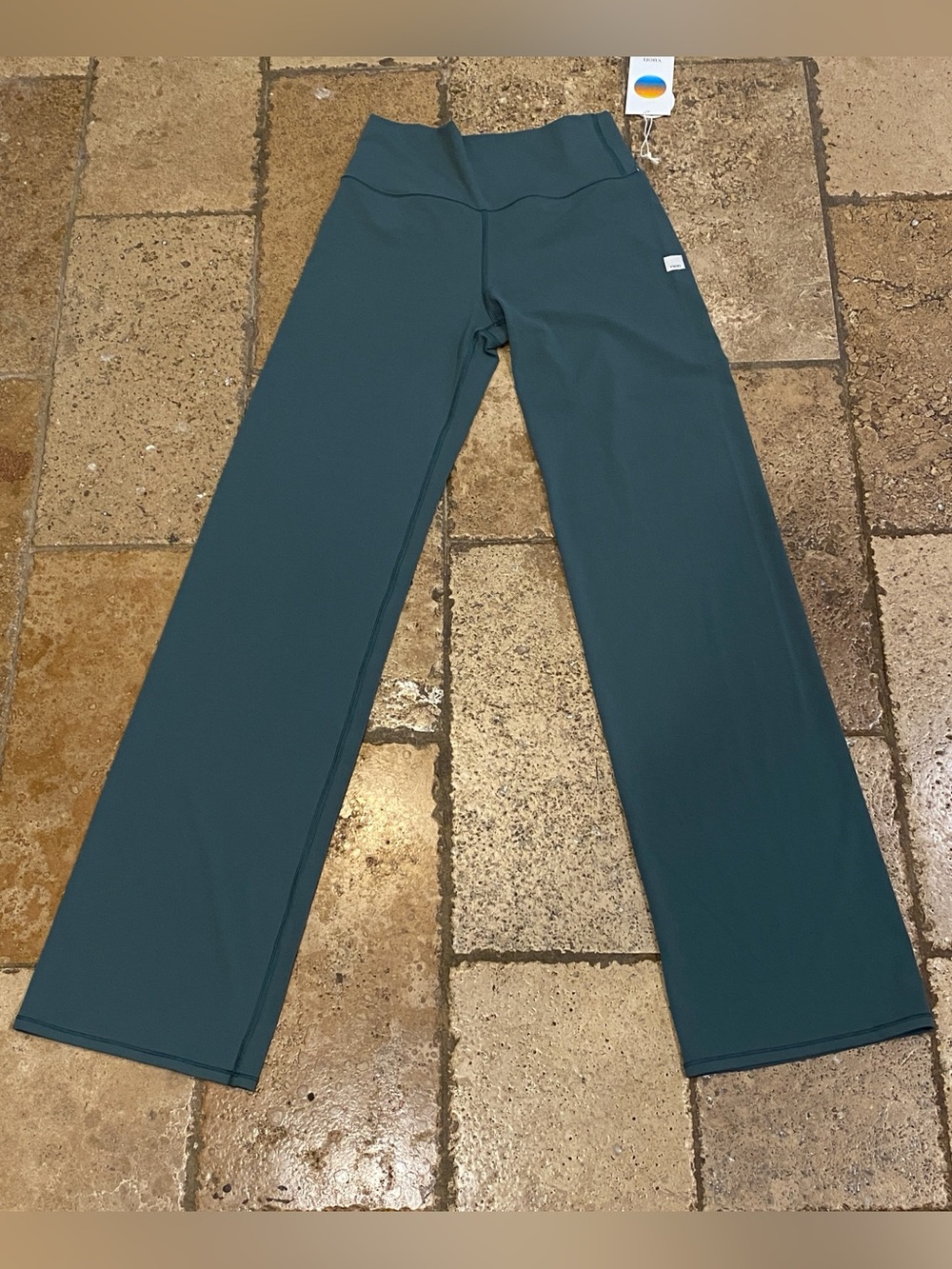 Vuori AlITheFeels Straight Leg Women's Agate Green pants M stretchy soft NWT